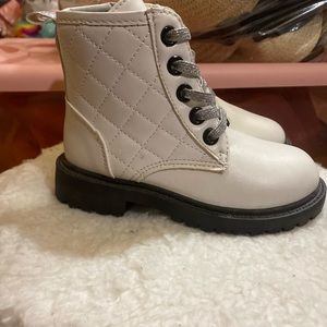 Botas Blancas para niña Size 8 NUEVAS